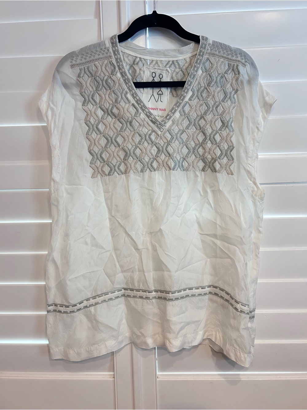 Johnny Was Embroidered Cap Sleeved tee Blouse White Grey Size Large